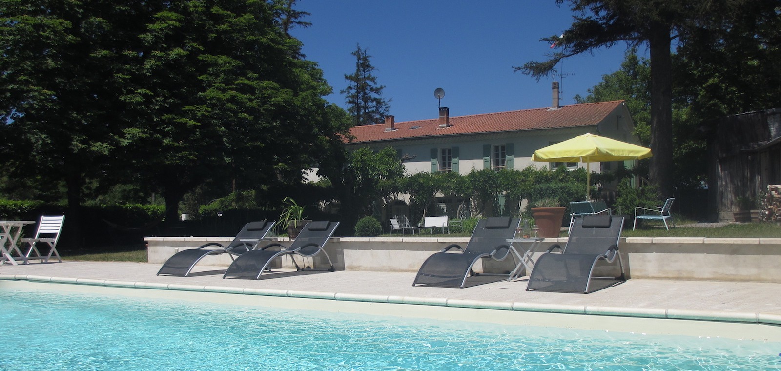 Zoutwaterzwembad Chambres d hotes Gites Les Glycines Provence
