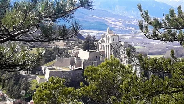 Citadel van Sisteron 10km van vakantie accommodatie Les Glycines Provence