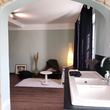 Gite La Baume vue depuis cuisine Haute Provence