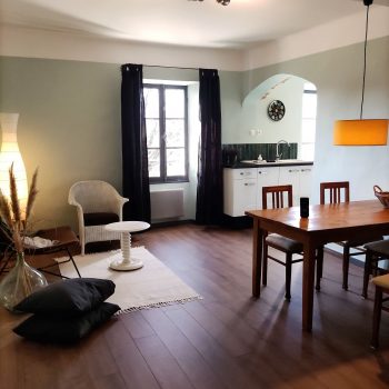 Salon et salle a manger Gite La Baume Les Glycines