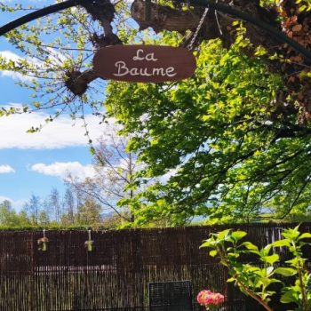 Terrasse privative avec coin salon Gite La Baume en Provence